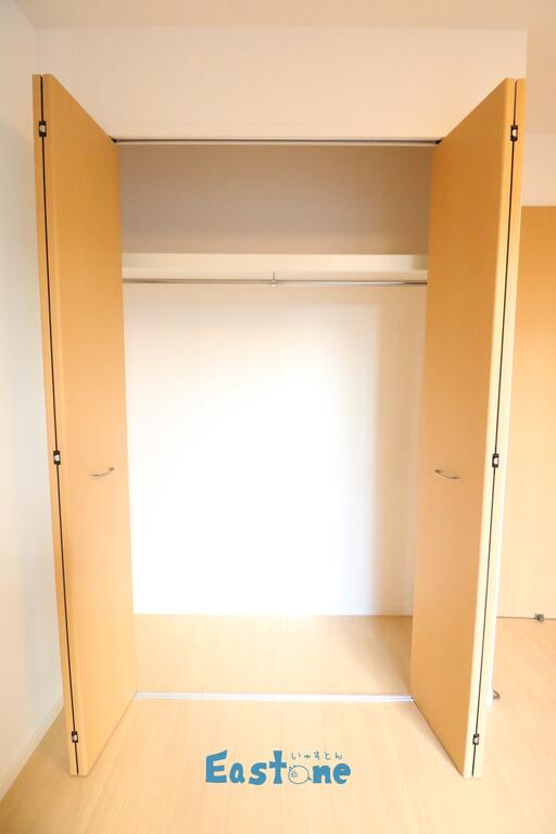 収納　ワイドな収納！扉の表にはミラーが付いてます！