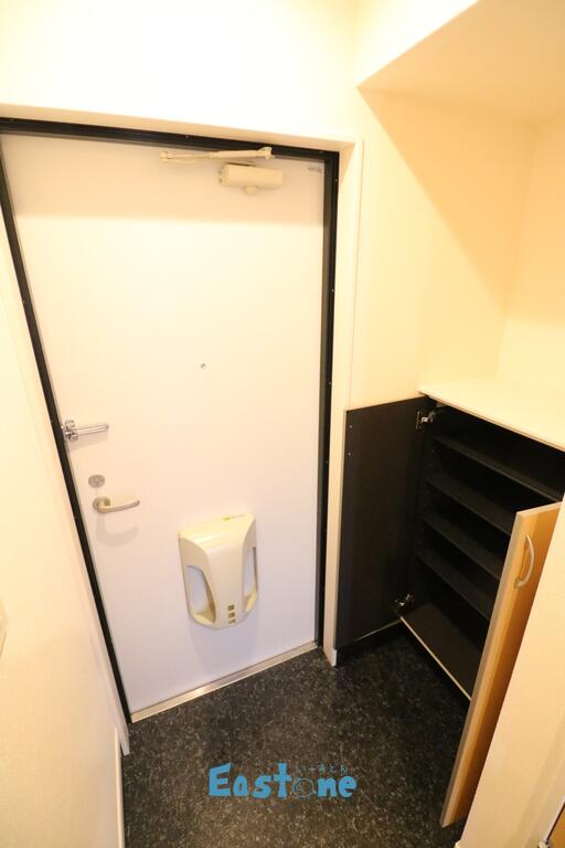 玄関　ゆったりとした玄関！シューズボックスもあります！