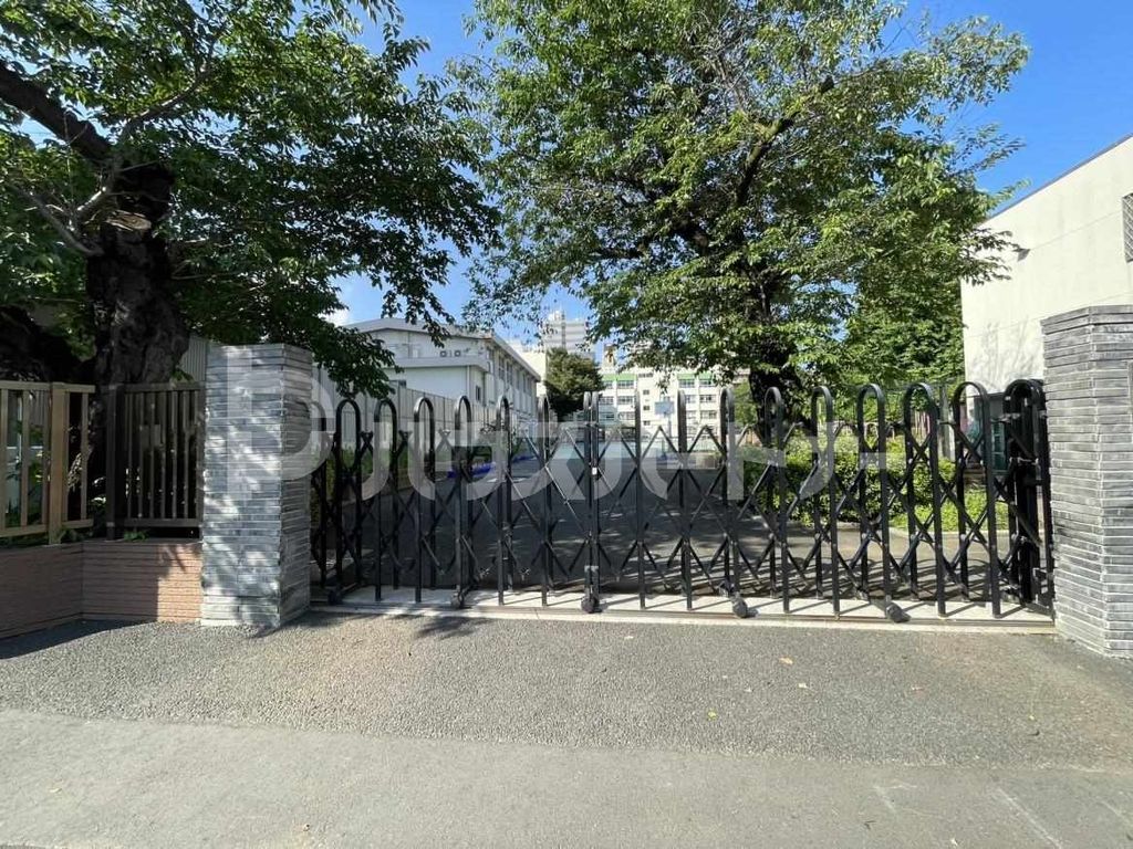 小学校　豊島区立朋有小学校（小学校）まで610m