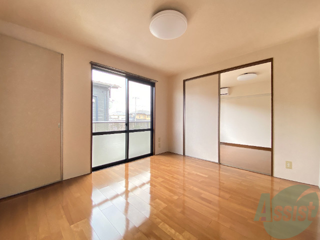 居室・リビング　６帖の洋室です。日差しがあり明るい印象でした。