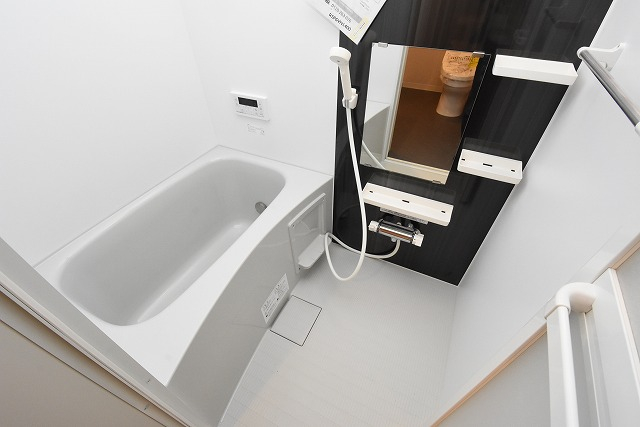 バス・シャワールーム　追い炊き機能付きで便利☆