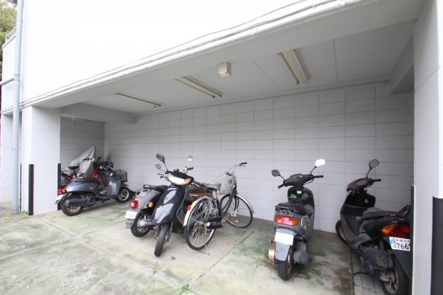 駐車場　屋外バイク置場（空きあり）