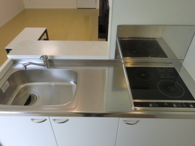 キッチン　コンパクトなキッチンで掃除もラクラク