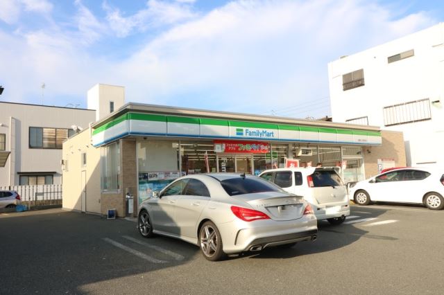 コンビニ　ファミリーマート（コンビニ）まで150m