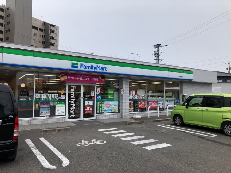 コンビニ　ファミリーマート一宮馬寄店（コンビニ）まで633m