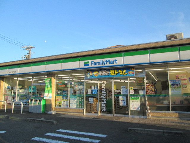コンビニ　ファミリーマート（コンビニ）まで350m