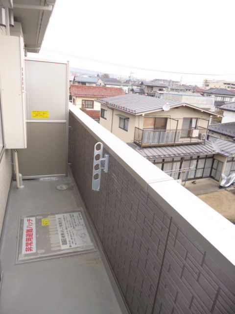 バルコニー　※写真は302号室です。ご参考下さい。