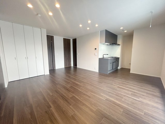 居室・リビング　★明るいフローリングの角部屋です★