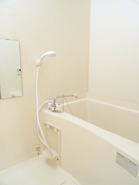バス・シャワールーム　ゆったりお入りいただける浴室です。