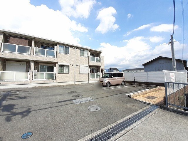 駐車場　駐車場があるので、車を買う予定の方も安心です