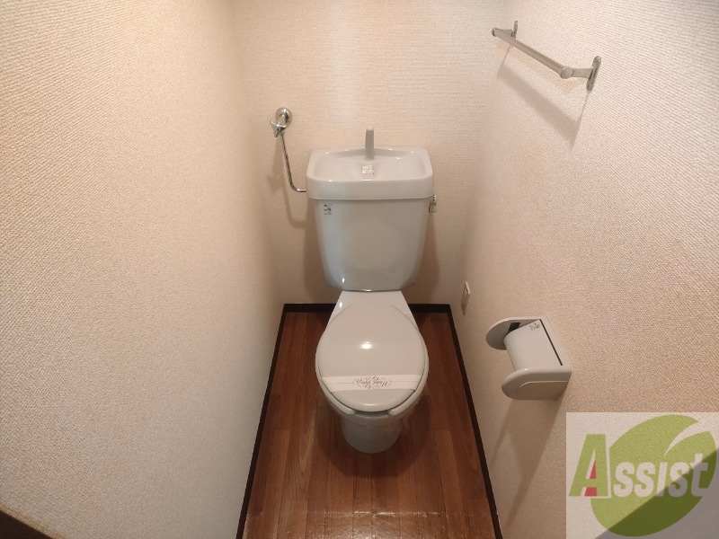 トイレ　こちらはトイレです。清潔感があり、安心して使用できます。