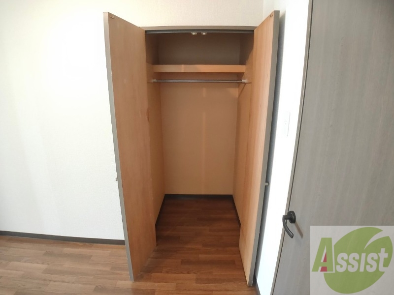 収納　寝室の収納です。部屋がすっきり片付きます。