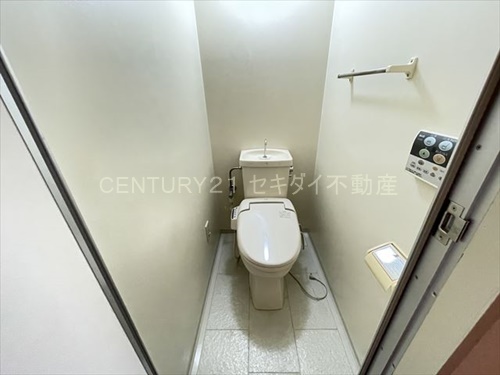 トイレ　温水洗浄暖房便座