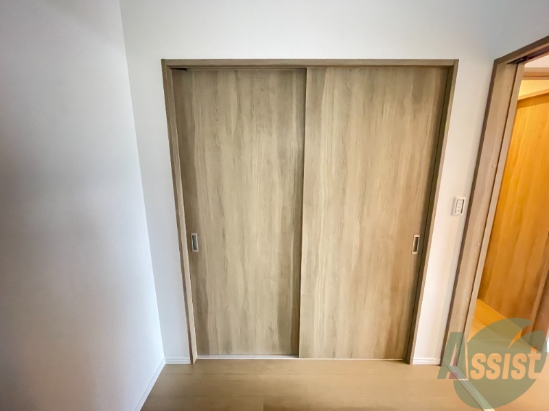 収納　洋室にあるクローゼットです。両開きになっています。