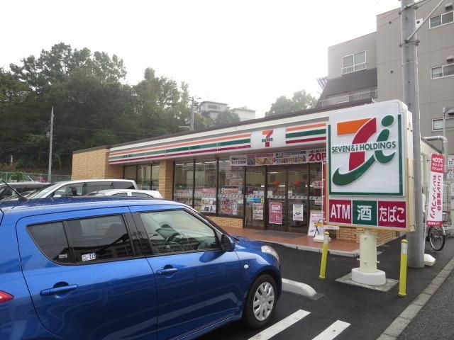 コンビニ　セブンイレブン日野大坂上店（コンビニ）まで374m