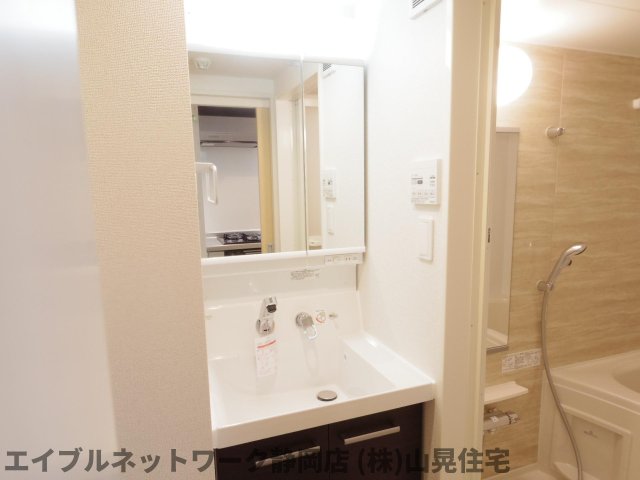 洗面設備　使いやすい洗面所です