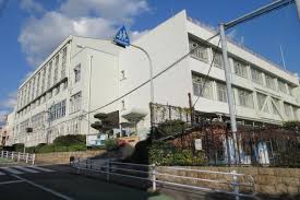 小学校　神戸市立霞ケ丘小学校（小学校）まで740m