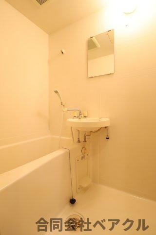 バス・シャワールーム　コンパクトで使いやすいお風呂です