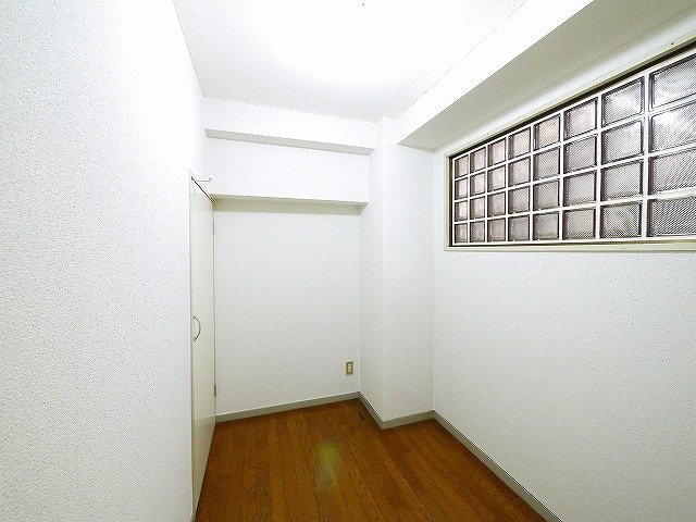 その他部屋・スペース　おしゃれなガラスブロック窓のお部屋です