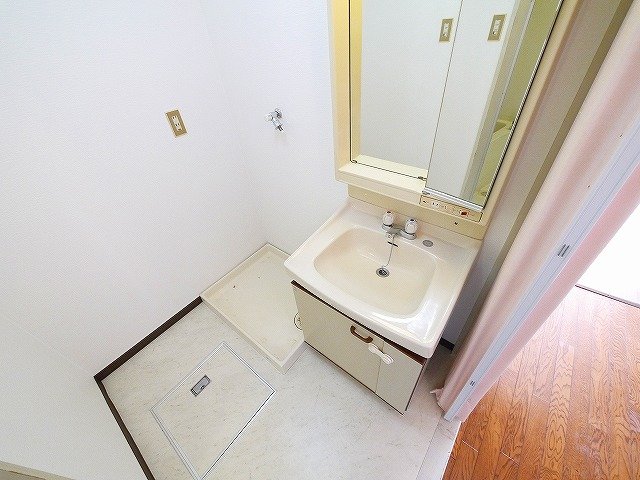洗面設備　コンパクトで使いやすい洗面所です