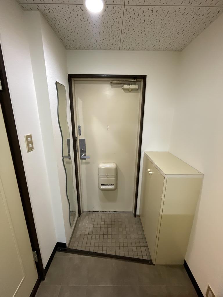 玄関　異なる場合は現況を優先します。