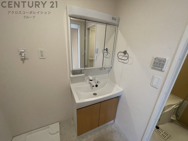トイレ　温水洗浄便座付きのトイレです♪