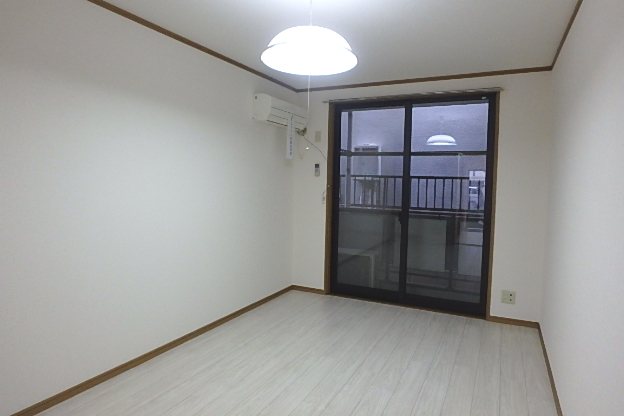 その他部屋・スペース　明るい床材を使用しています