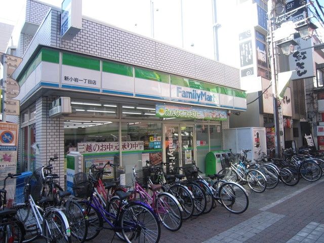 コンビニ　ファミリーマート（コンビニ）まで373m