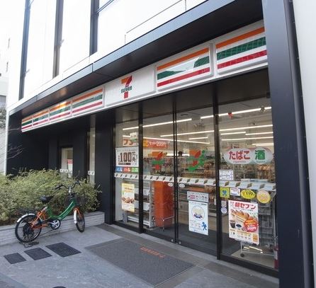 コンビニ　セブンイレブン港区赤坂駅南店（コンビニ）まで147m