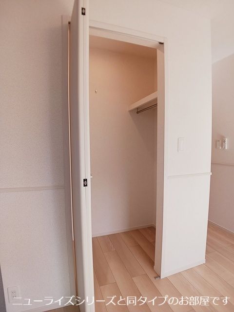 ＪＲ両毛線 伊勢崎駅 徒歩42分 2階建 新築の内装写真