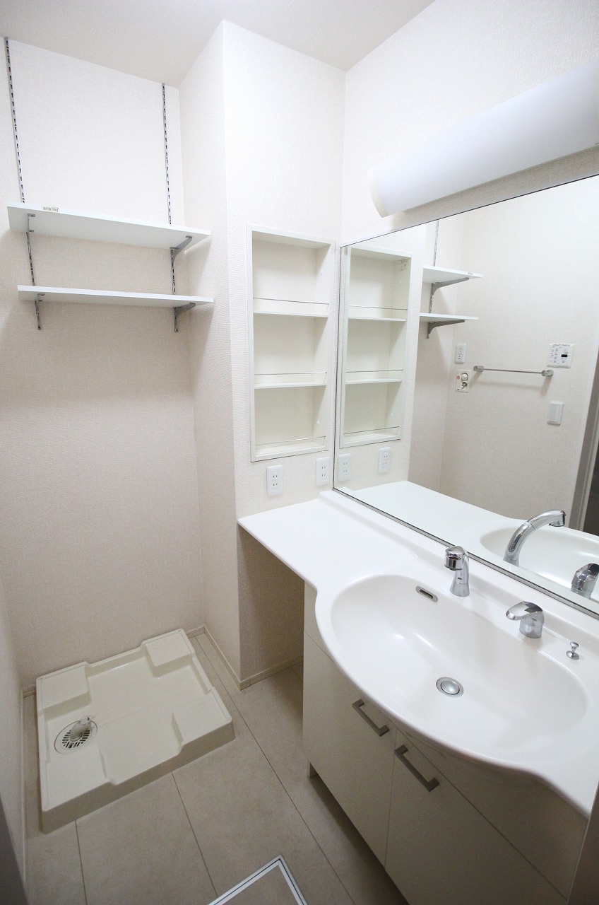 洗面設備　同物件、同タイプの部屋の写真です