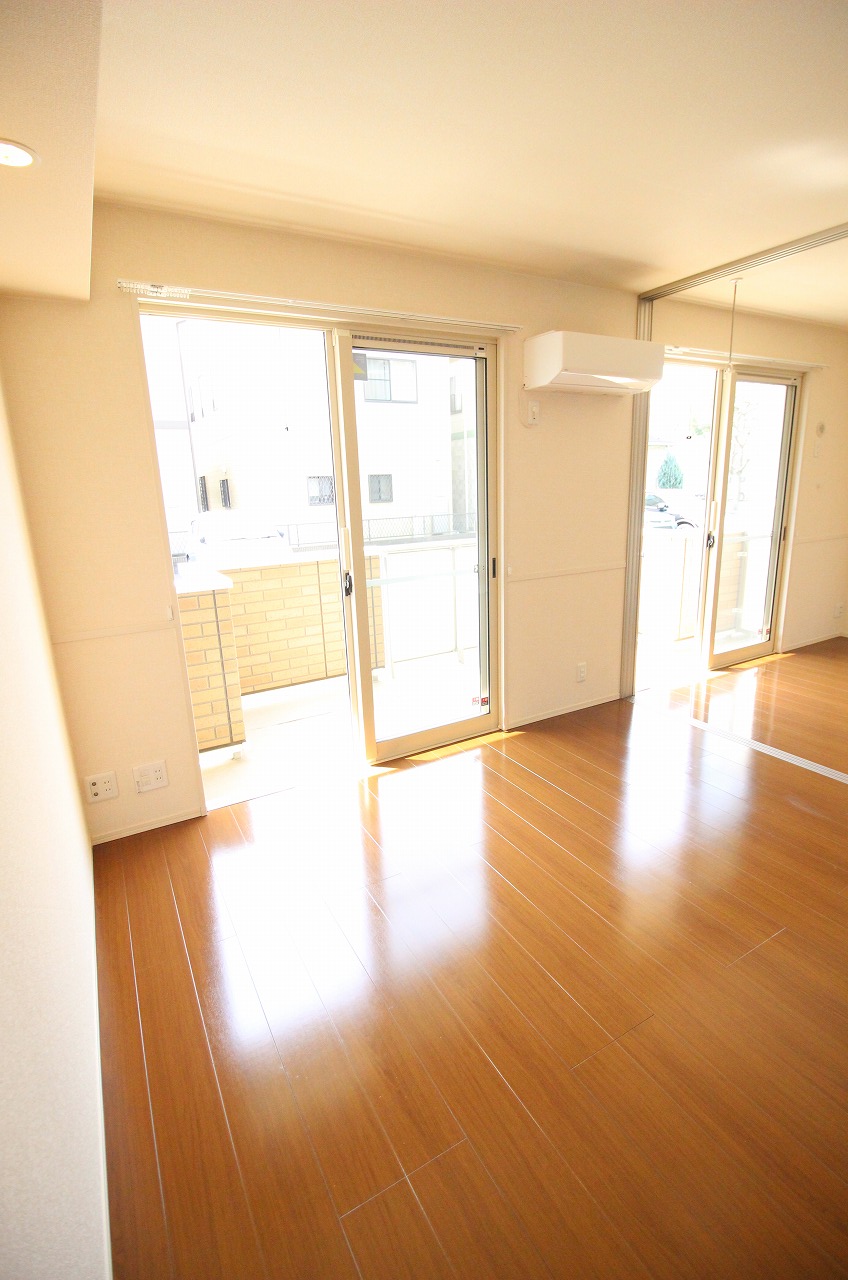 居室・リビング　同物件、同タイプの部屋の写真です