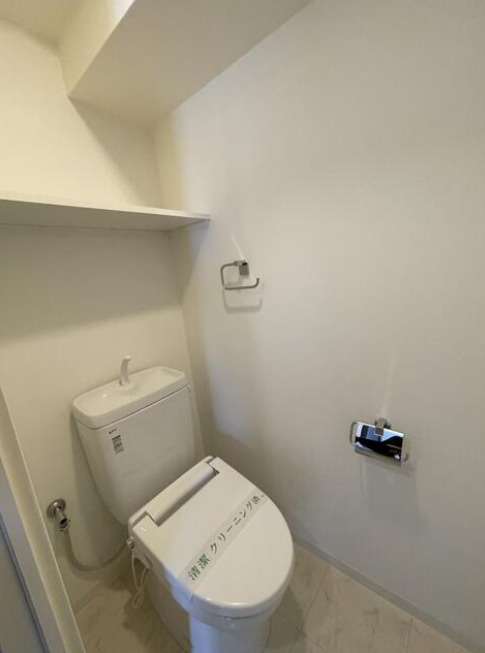 東急田園都市線 三軒茶屋駅 徒歩10分 9階建 築14年のトイレ写真