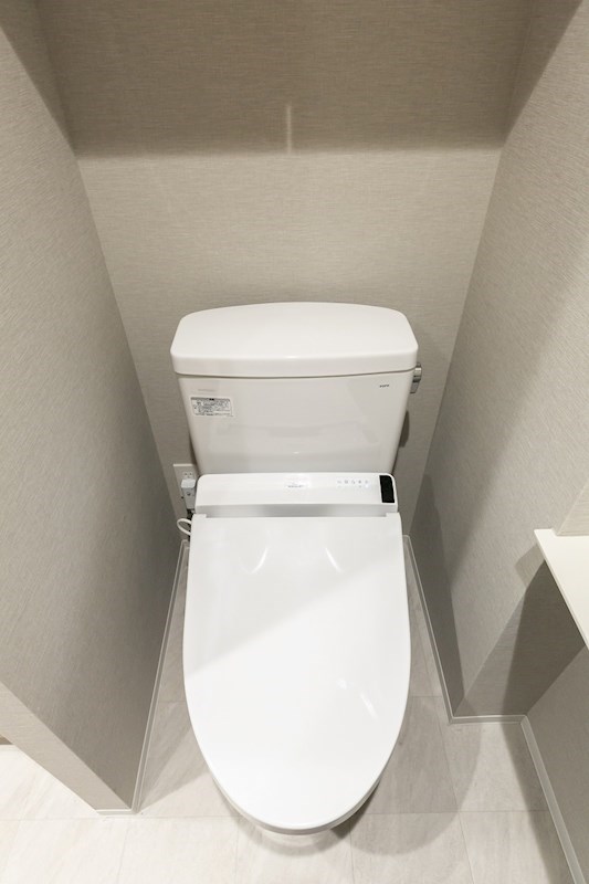東京メトロ丸ノ内線 西新宿駅 徒歩5分 14階建 築7年のトイレ写真