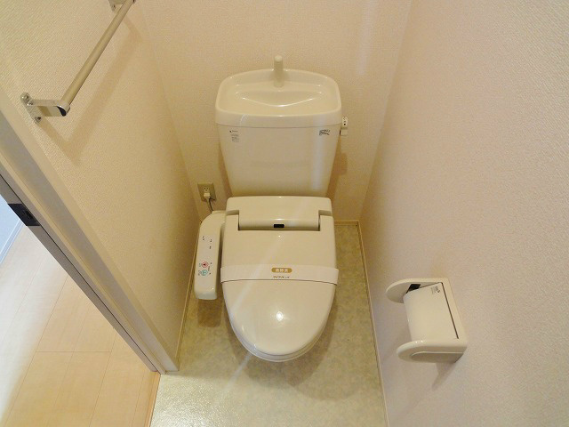 トイレ　温水洗浄便座のトイレです。