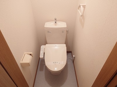 トイレ　温水洗浄便座設置予定※写真は別部屋のものです