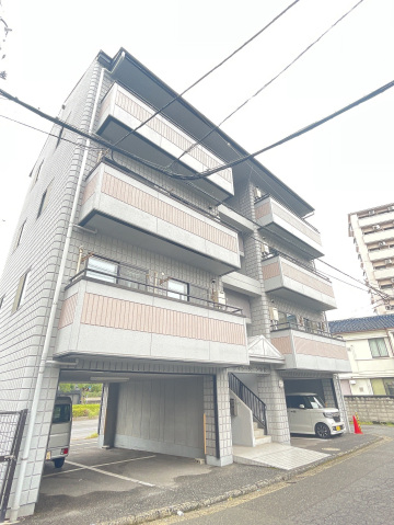 広島市中区江波二本松のマンションの建物外観