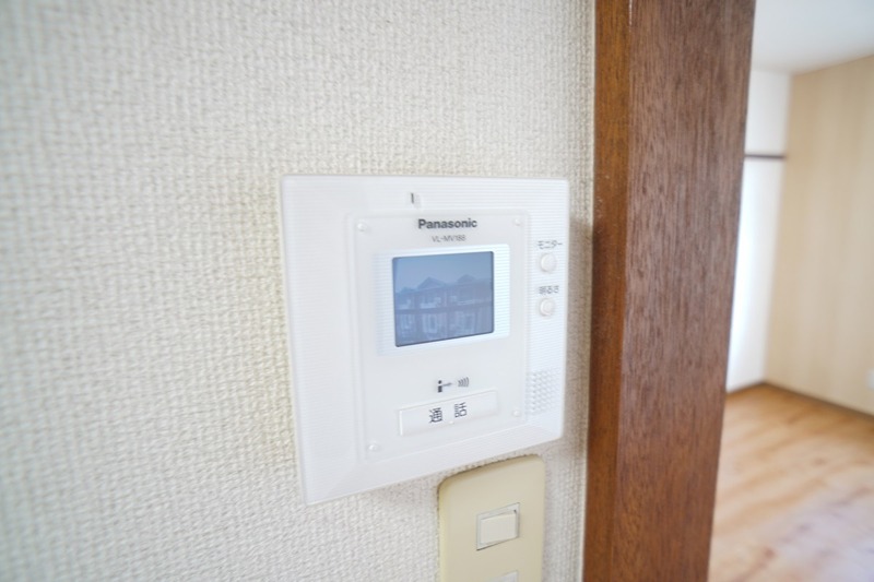 セキュリティ　モニター付きインターフォン付いてます!!