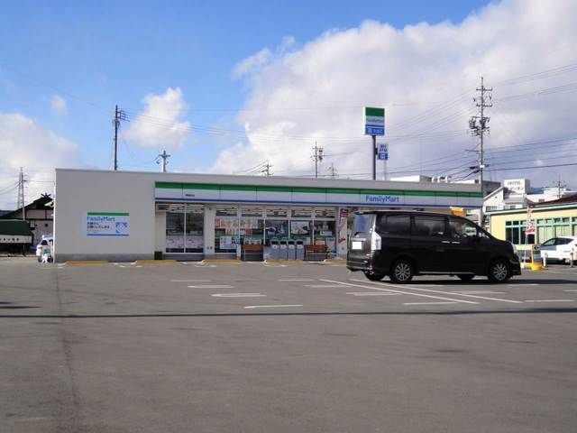 コンビニ　ファミリーマート東御和店（コンビニ）まで450m