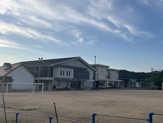 小学校　たつの市立小学校半田小学校（小学校）まで2204m