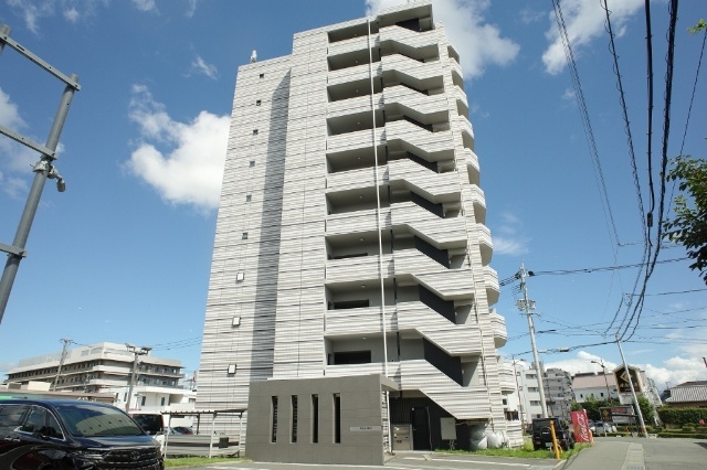 熊本市中央区帯山のマンションの建物外観