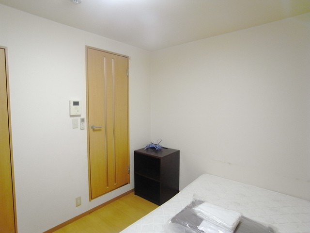 居室・リビング　家具・家電は家具付きプランの場合になります。