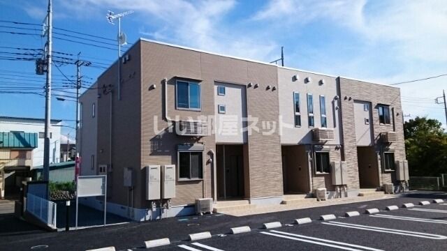 沼田市高橋場町のアパートの建物外観