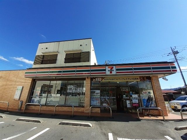 【沼田市高橋場町のアパートのコンビニ】