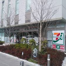 コンビニ　セブンイレブン蓮田駅西口店（コンビニ）まで379m