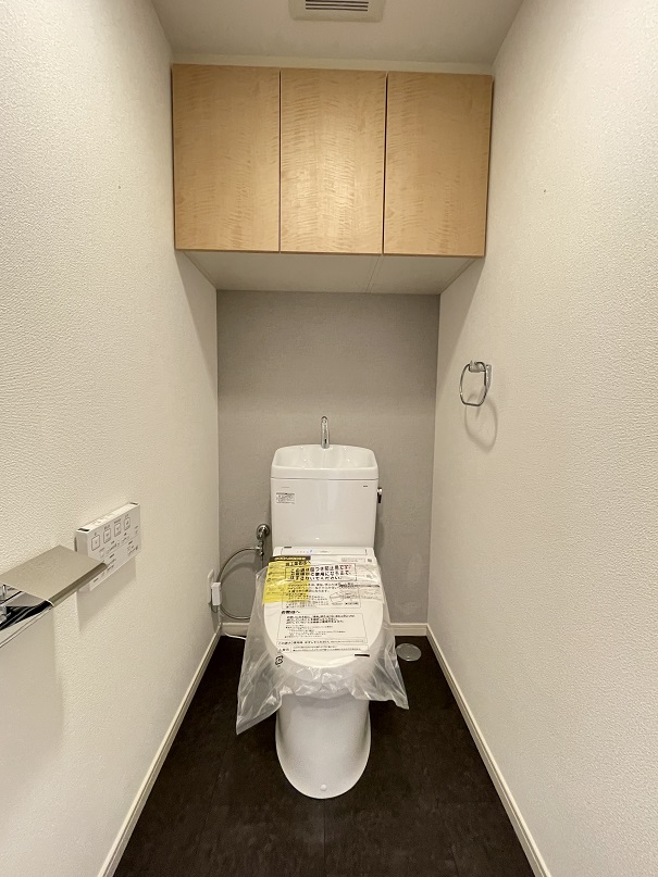 東急田園都市線 鷺沼駅 徒歩10分 3階建 築18年のトイレ写真