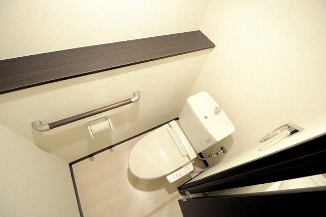 トイレ　同物件、別号室のものです。