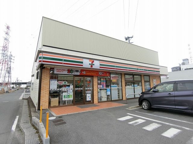 【大垣市熊野町のアパートのコンビニ】