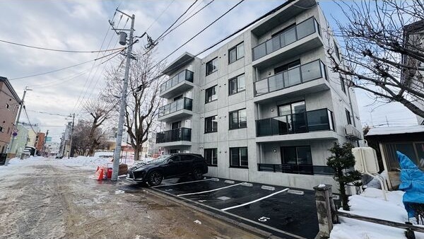 札幌市北区麻生町のマンションの建物外観