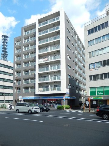 【新宿区荒木町のマンションの建物外観】